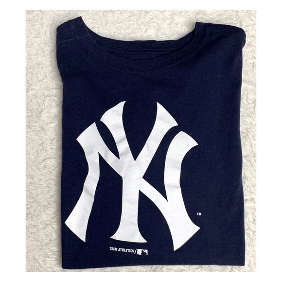 Yankee t-shirt size XL-EG-TG, 18-20 with NWT Yankee baseball cap! - Picture 4 of 8